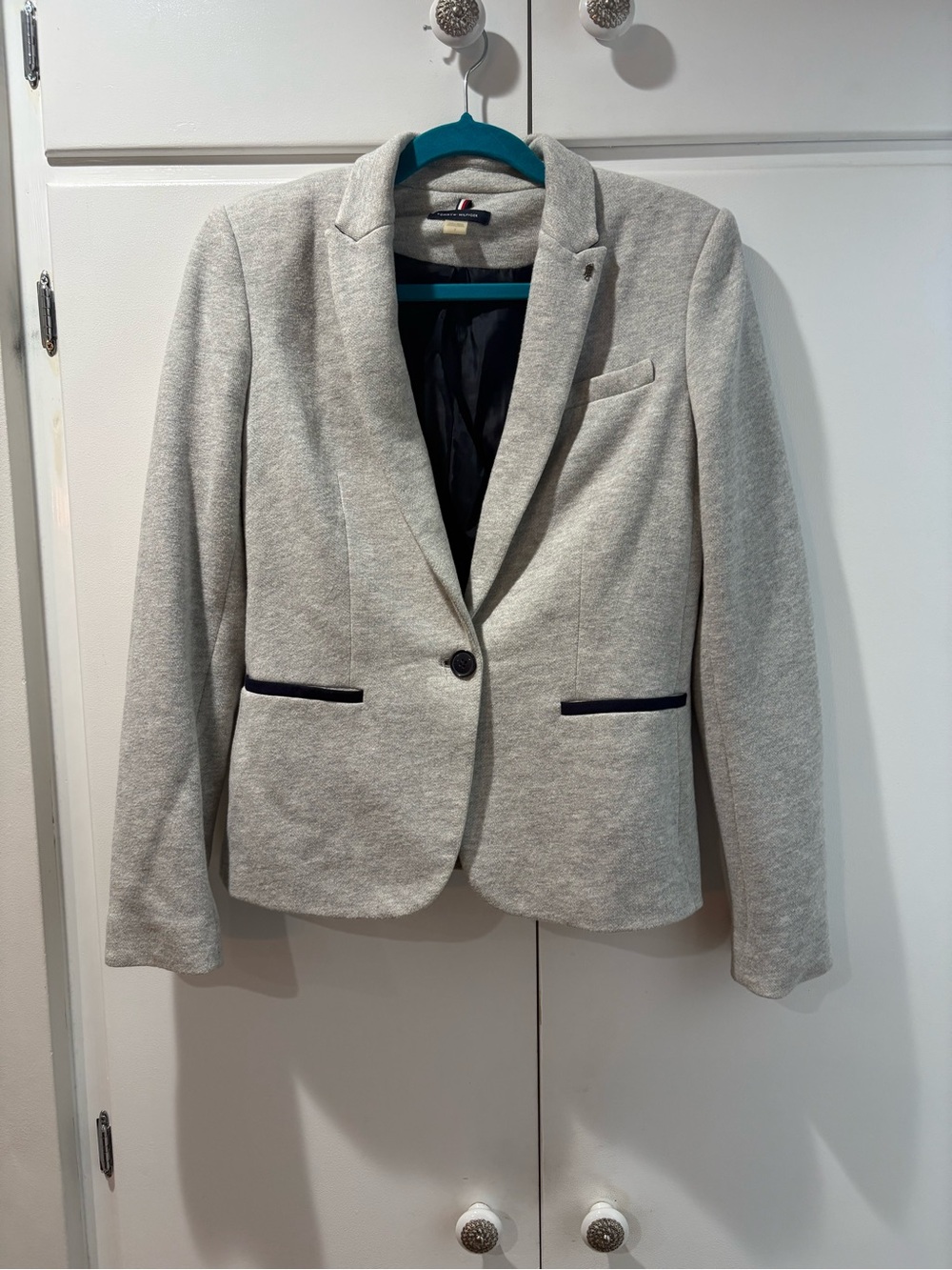 Tommy Hilfiger Light Gray Single-Button Blazer with Navy Trim